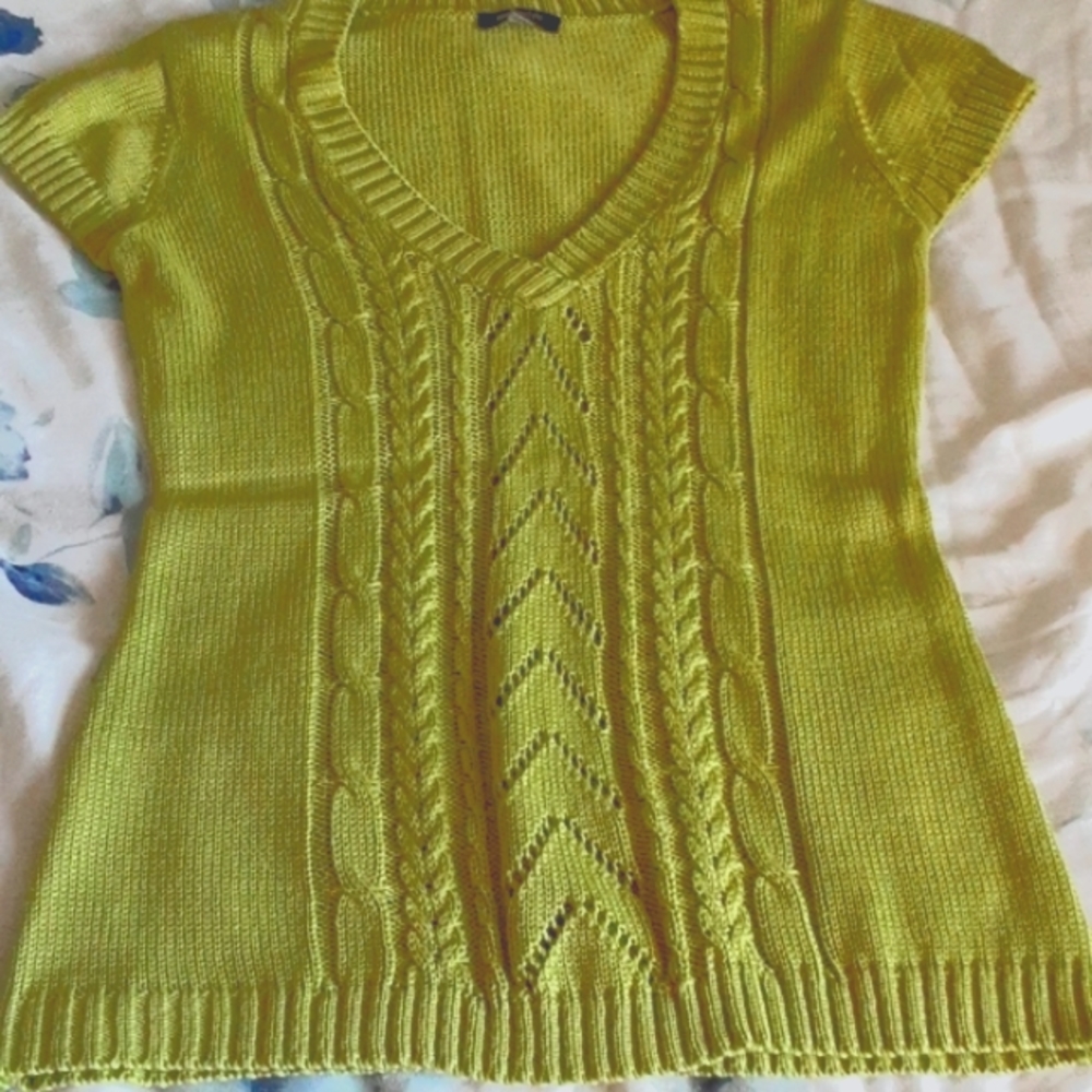 2/$12 NWOT Lightweight sweater, pretty green (lima bean)